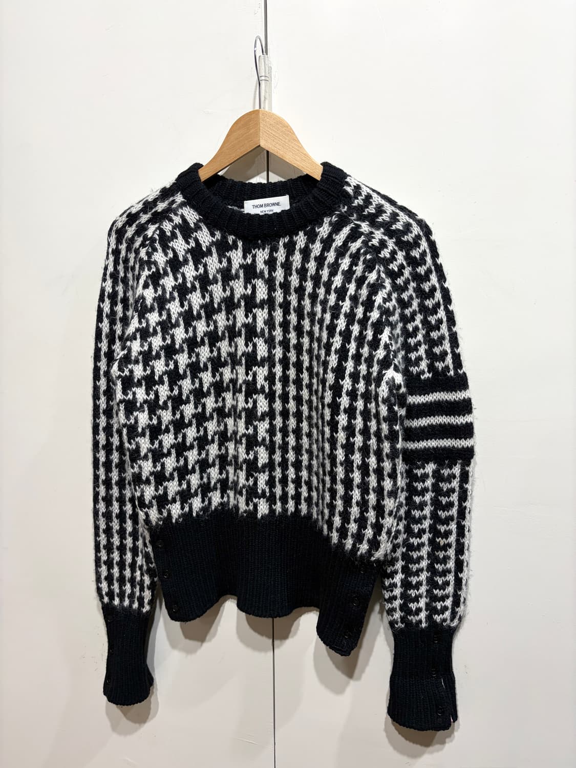 톰브라운 하운드투스 체크 니트 스웨터 상품이미지2