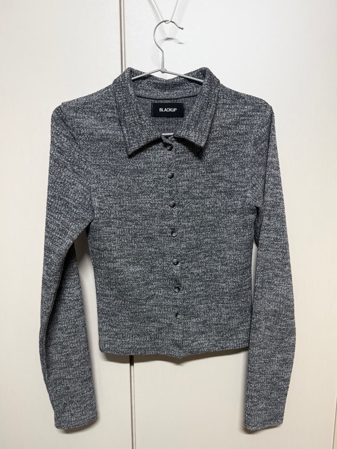 블랙업 닉시 버튼 카라티 상품이미지1