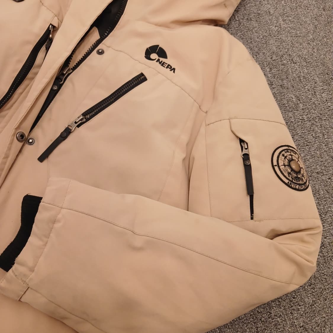 네파 덕다운 베이지 숏패딩 상품이미지2