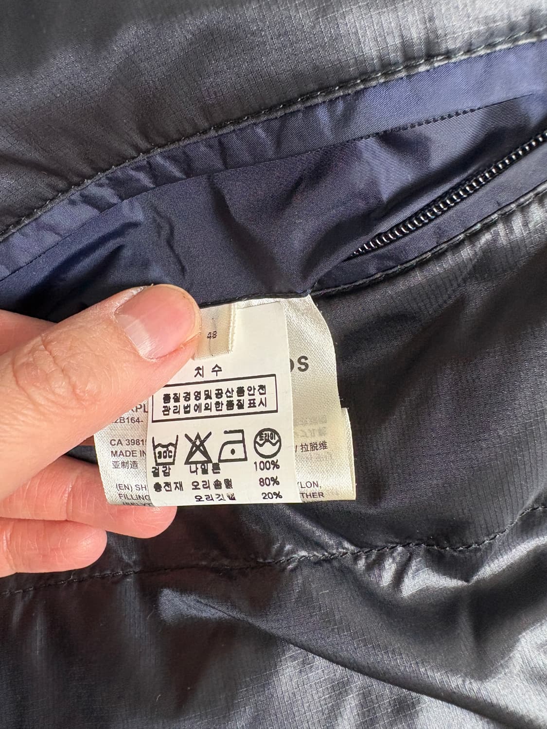 아크네 스튜디오 서플러스 패딩 48 국문탭 네이비(드라이 완료) 상품이미지8