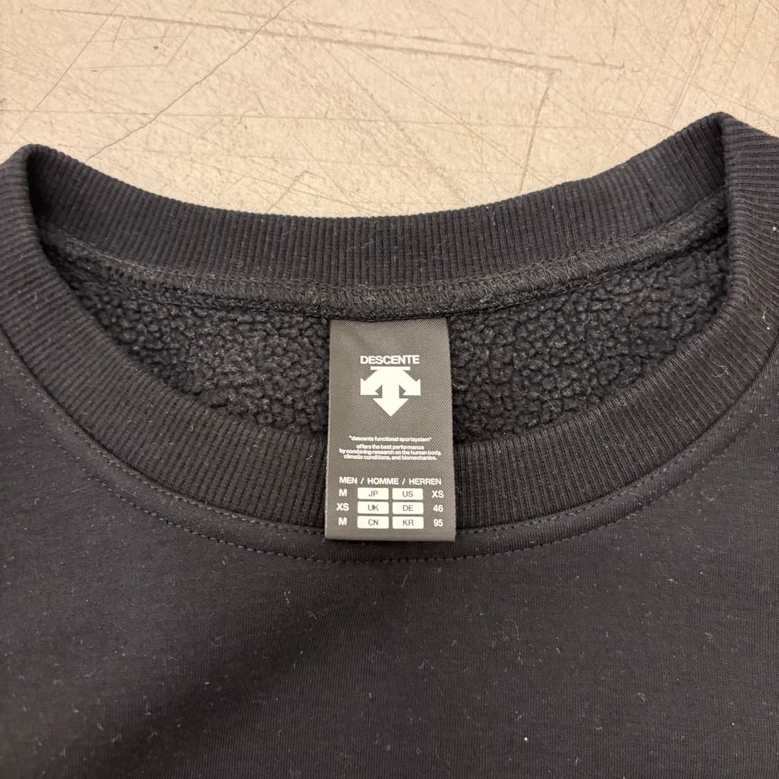 데상트 스폰서 로고 맨투맨 상품이미지3