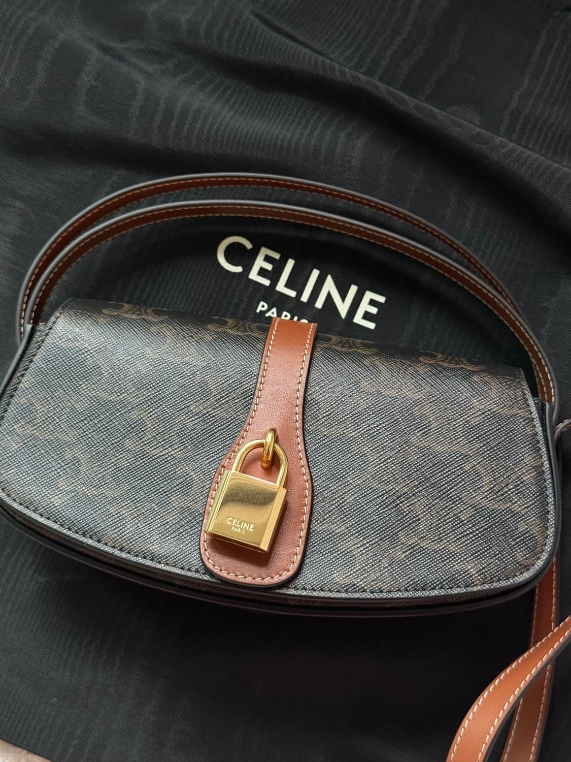 셀린느 타부 클러치백 트리옹프 상품이미지1