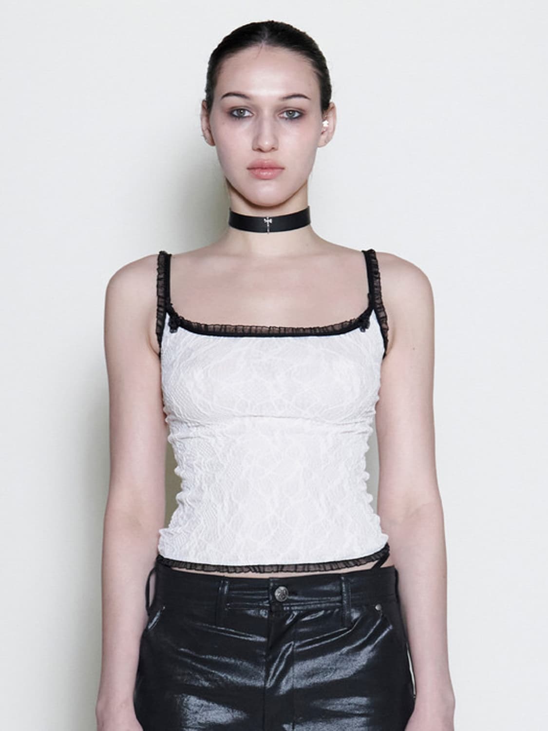 힐다 Lace Rose-decorated Sleeveless Top 상품이미지1