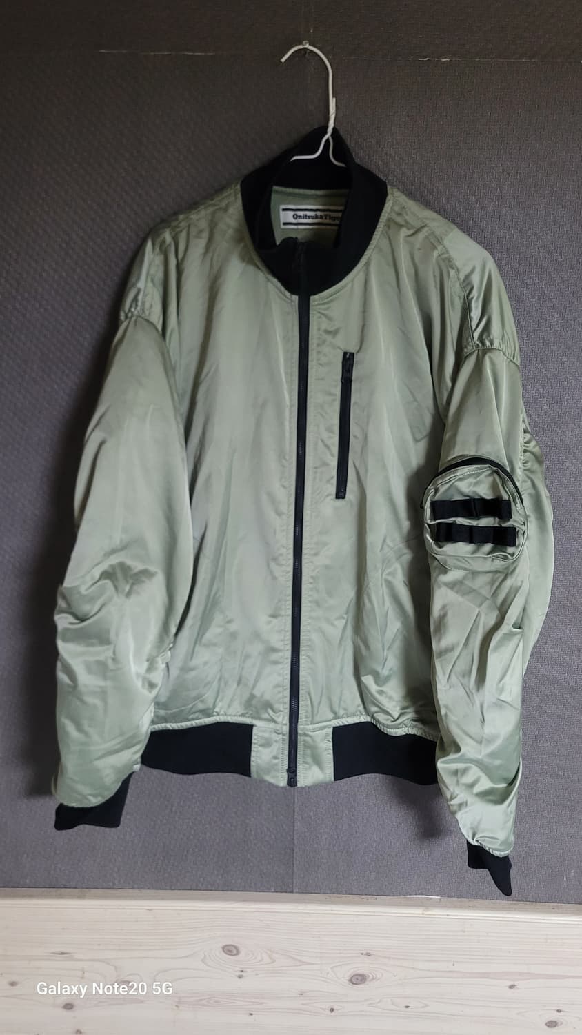 오니츠카 타이거 봄버자켓 상품이미지1