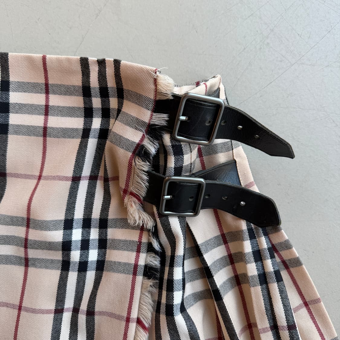버버리 레더벨트 노바체크 스커트 상품이미지3