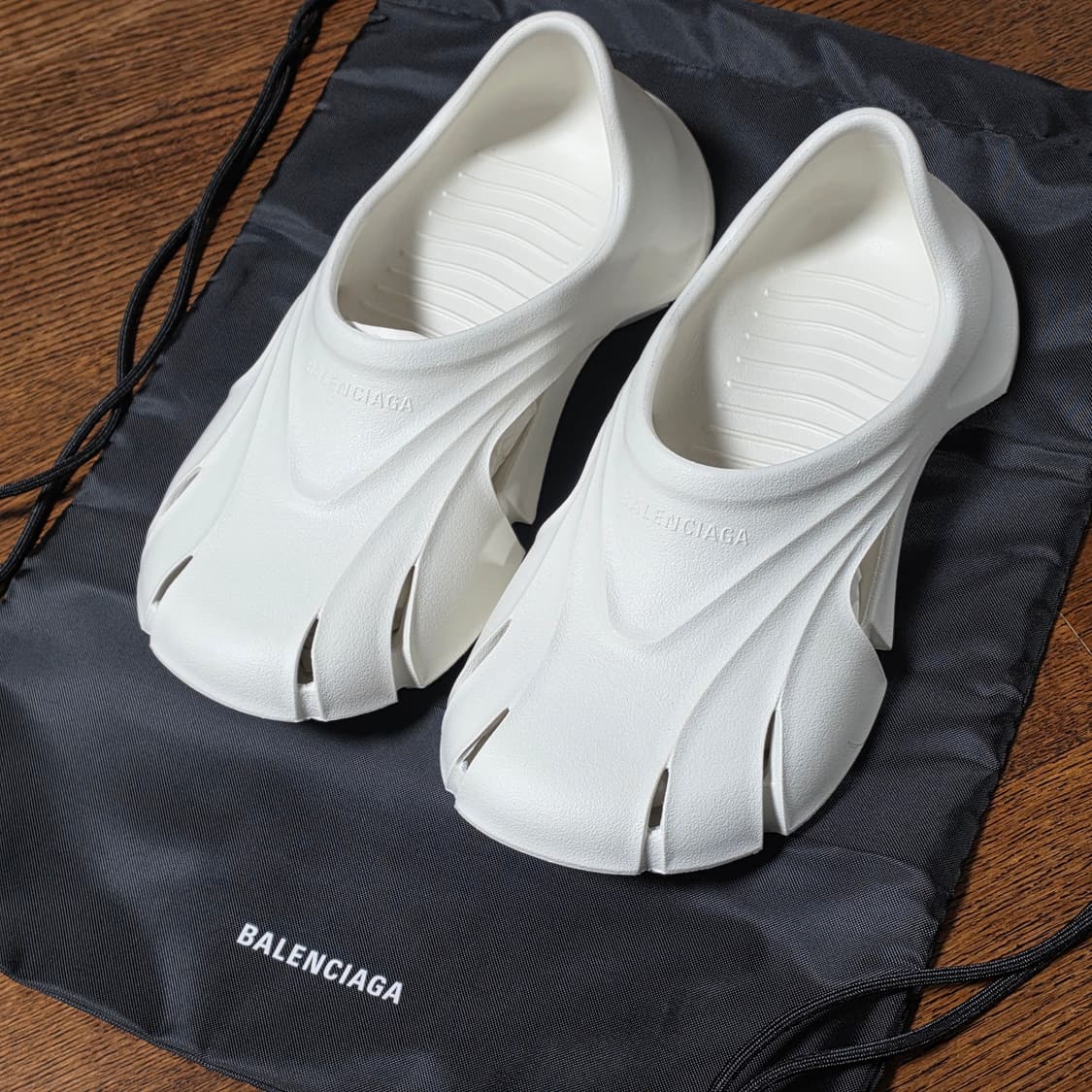 발렌시아가 몰드 클로즈드 EU42사이즈 새제품 상품이미지1