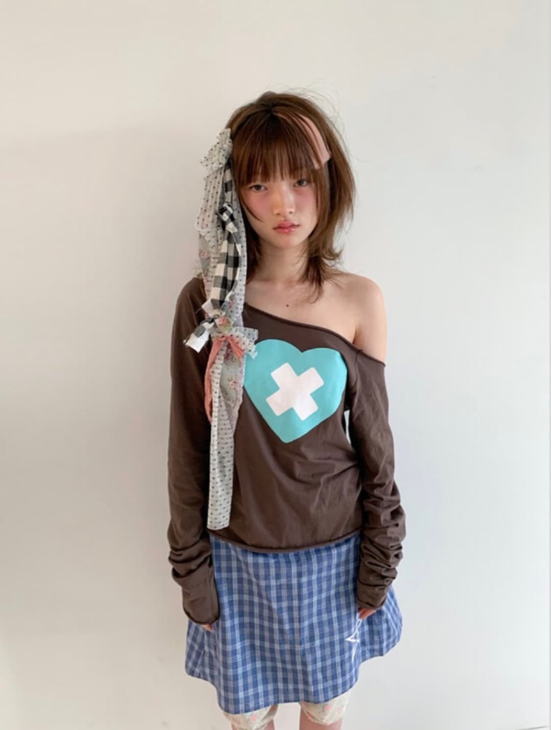 샵페어리 하트 오프숄더 티 상품이미지1