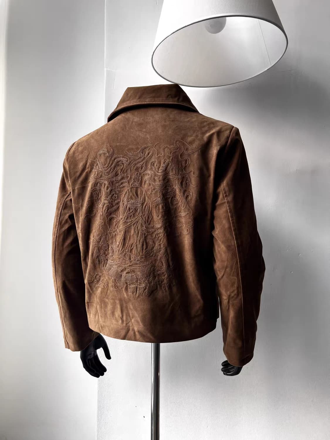 HYPEYOURSELF 자수 스웨이드 밍크 자켓 상품이미지1