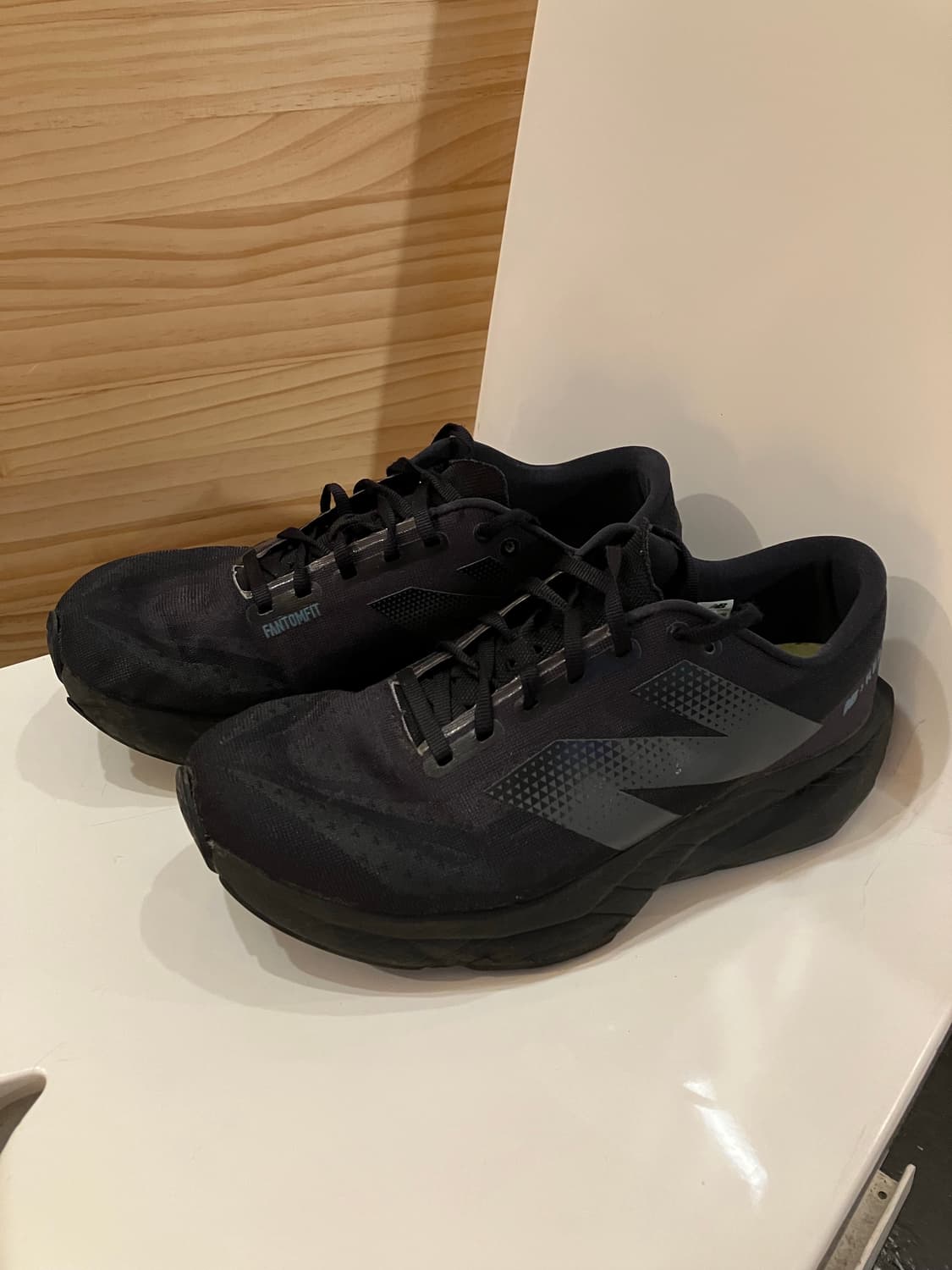 뉴발란스 러닝화 퓨어셀 레벨 v4 블랙 그래픽 상품이미지4