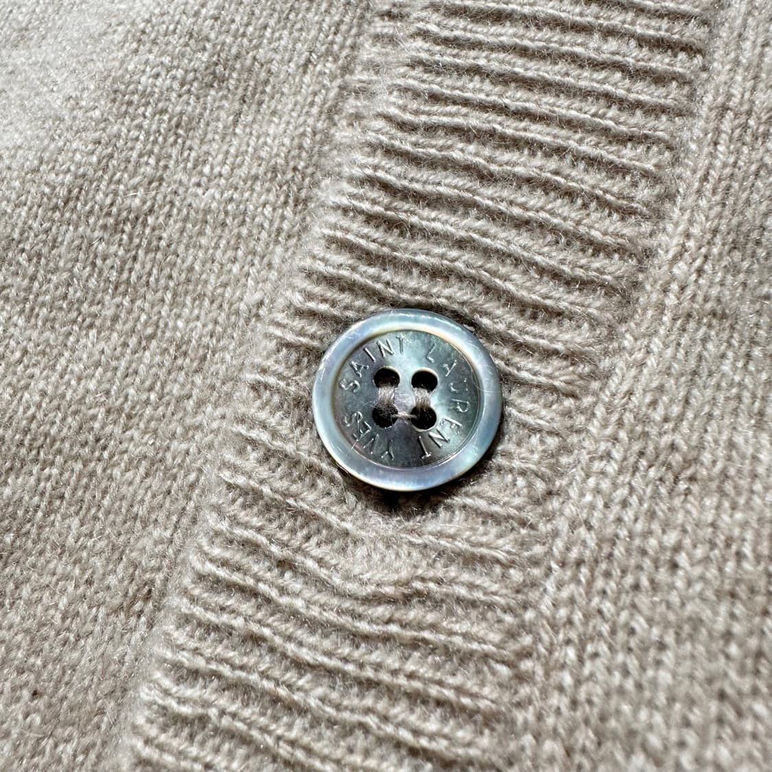 입생로랑 캐시미어 100% V넥 니트 가디건 상품이미지6