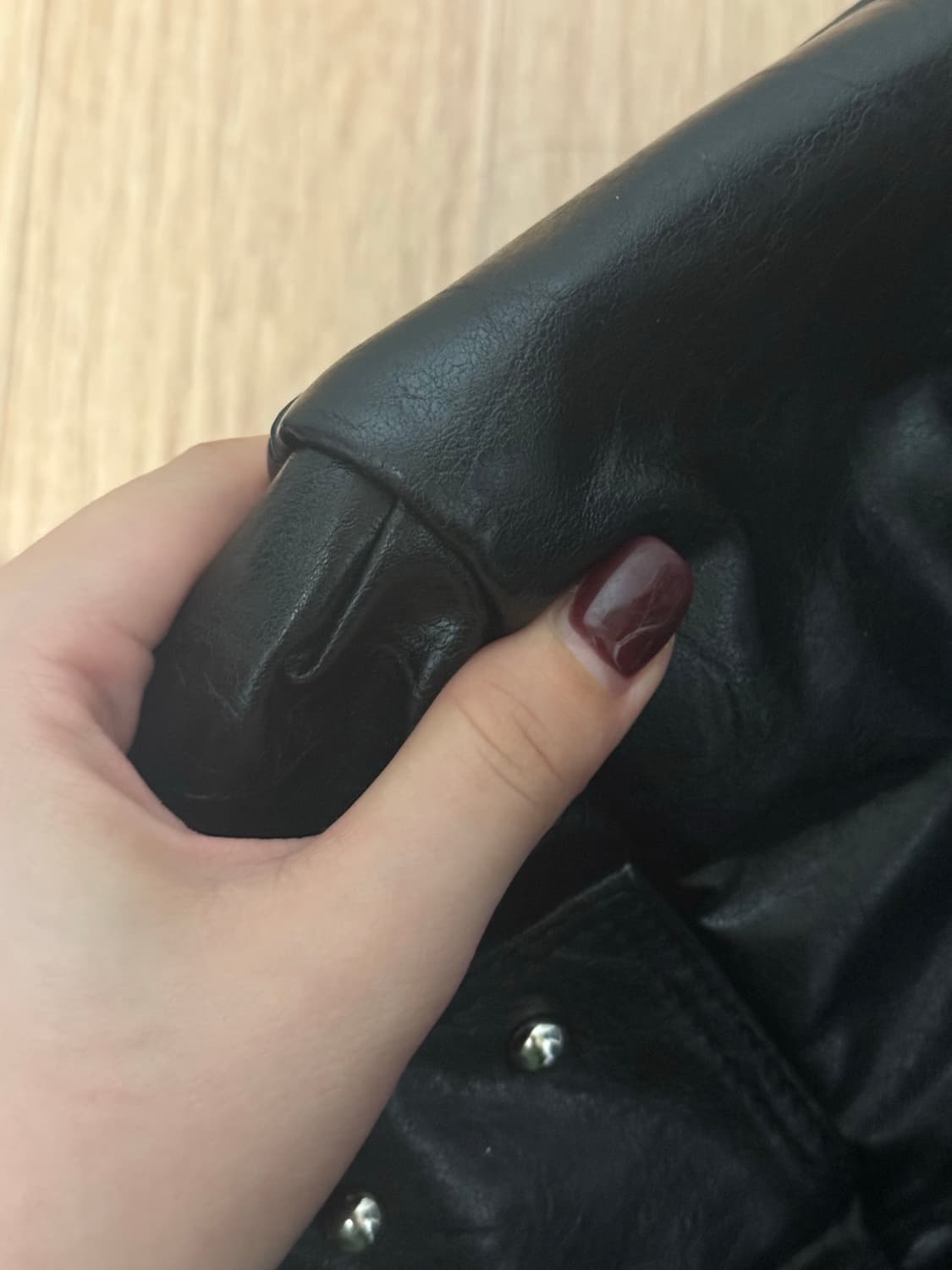 다이닛 가방 STUD POCKET BIG BAG IN BLACK 상품이미지4