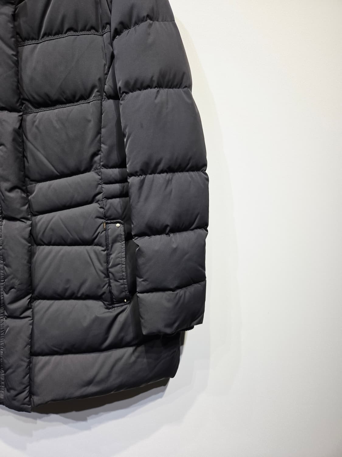 헤지스(HAZZYS) 클래식 체크 안감 블랙 구스다운 롱패딩 상품이미지5