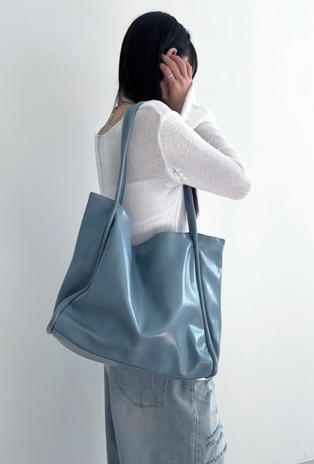 로웨어 글로시 레더 스퀘어 토트백 상품이미지1