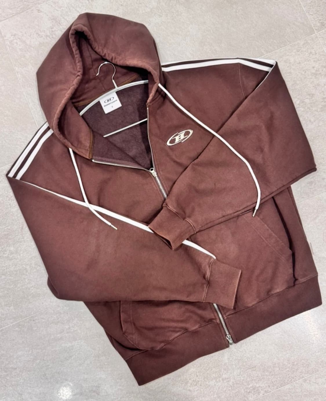 본투윈 트랙라인 후드집업 (size3) 판매합니다. 브라운 색상 상품이미지1