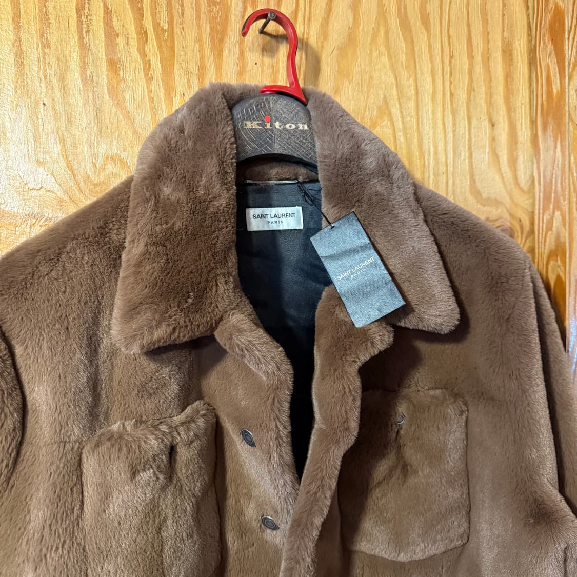 생로랑 23 F/W Faux Fur 트러커 자켓 판매 합니다. 상품이미지3