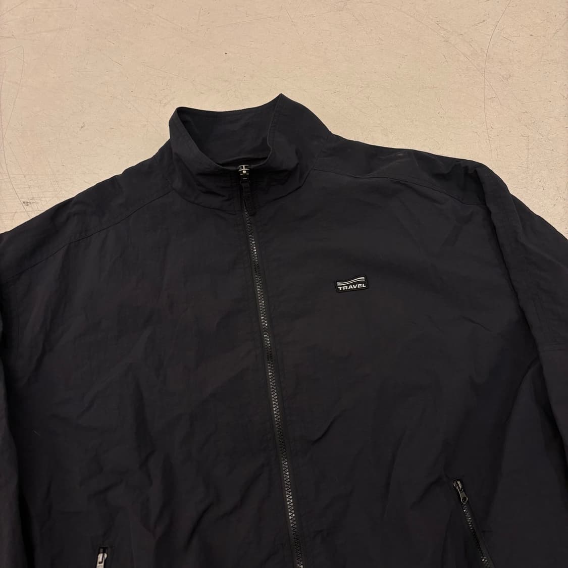트래블 블랙 미니멀 바람막이 자켓 상품이미지2