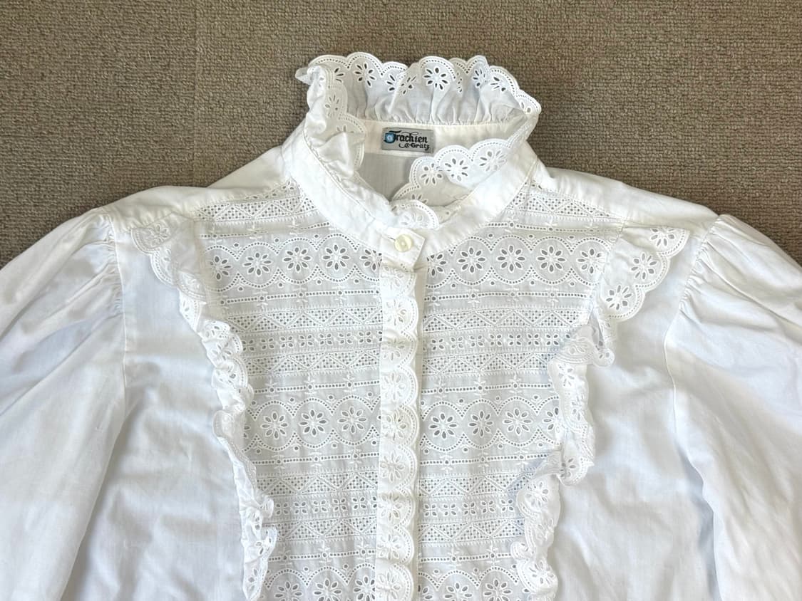 오스트리아 유럽 화이트 펀칭 블라우스 상품이미지2