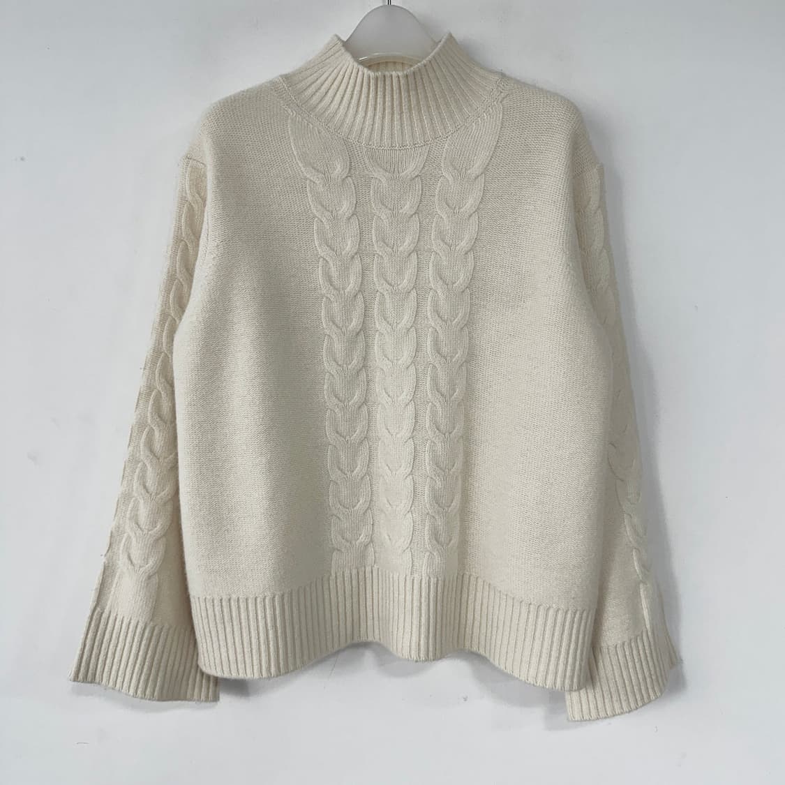 일라일 24 울 캐시미어 터틀넥 케이블 니트 탑 상품이미지1