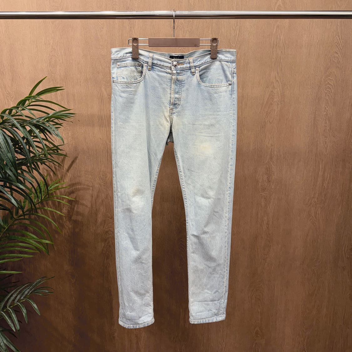 아페쎄 슬림 스트레이트 데님 팬츠 빈티지 워싱 버튼 포켓 디테일 연청 상품이미지1