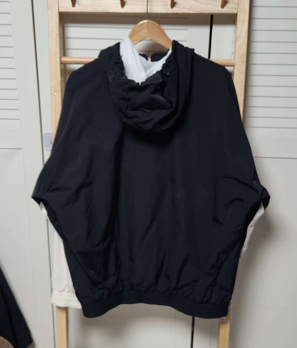 스파이더 검흰 바람막이 후드 자켓 상품이미지5