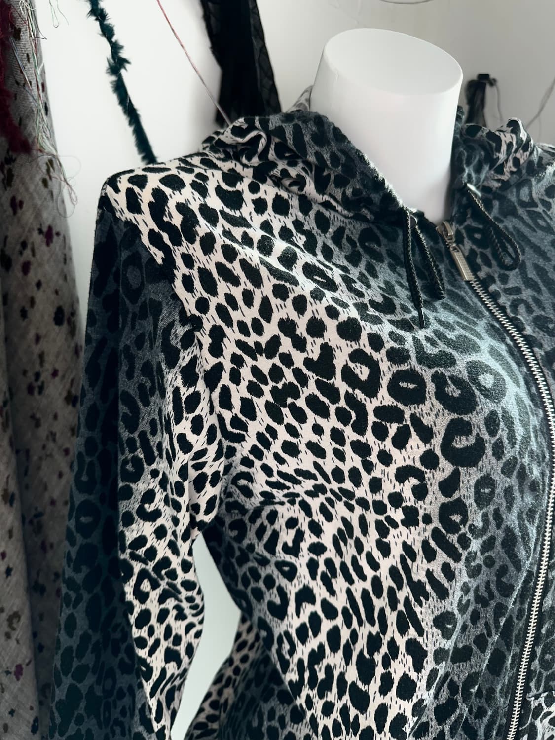 그레이 레오파드 후드 집업 상품이미지4