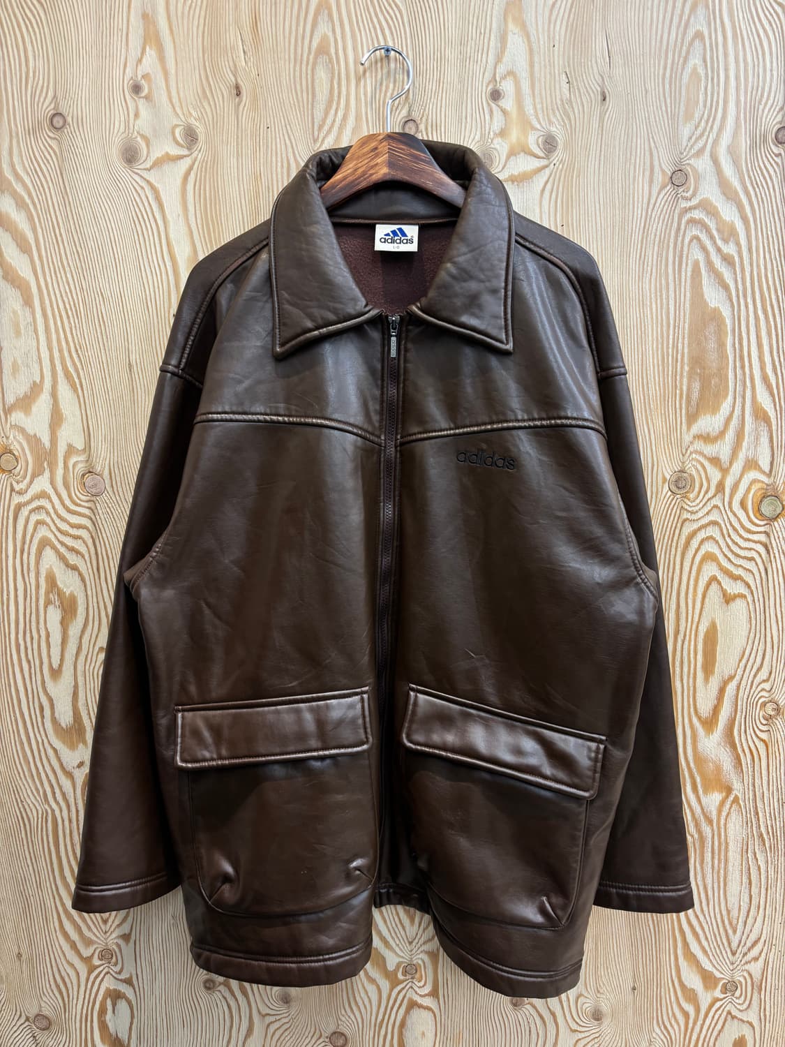 아디다스 90s 데상트 올드스쿨 비건 레더 자켓 상품이미지1