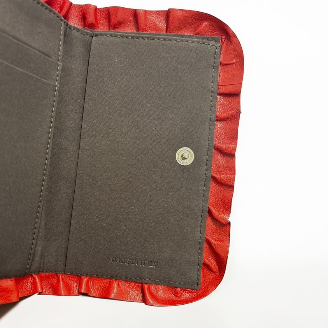 MIU MIU archive frill leather wallet 상품이미지4