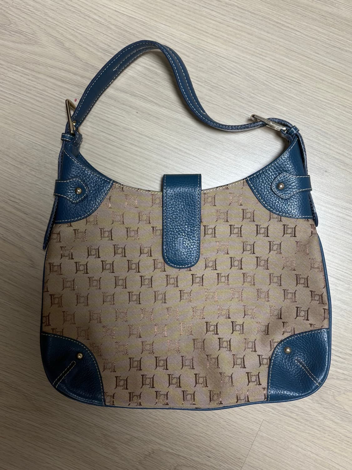 헤지스 숄더백 상품이미지1