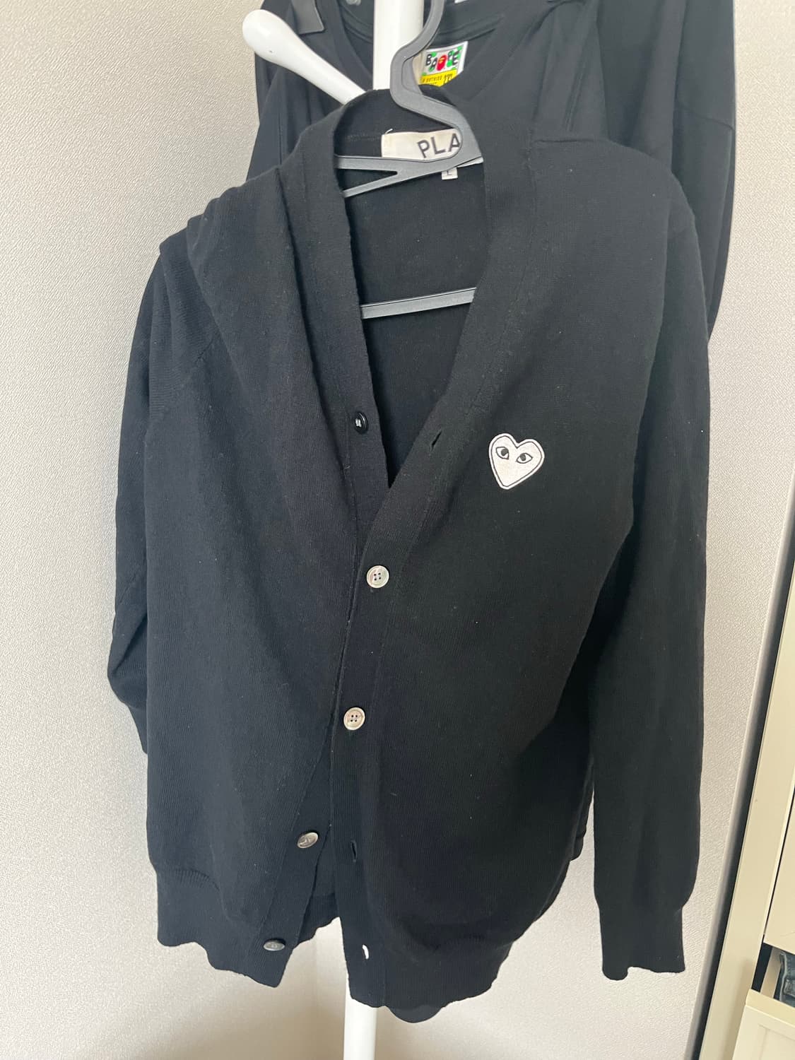 꼼데가르송 화이트 와펜 가디건 상품이미지1