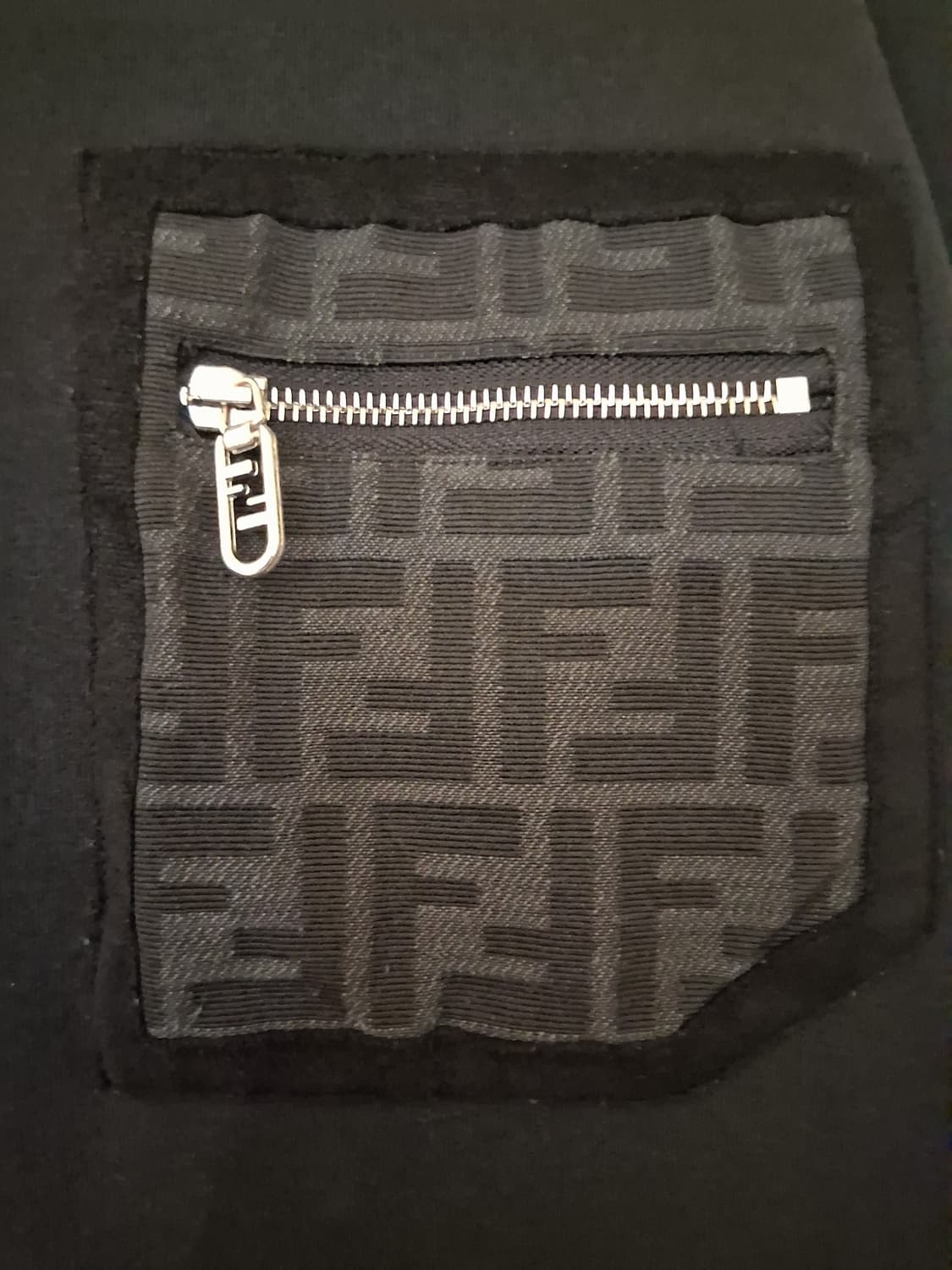 펜디블랙포켓맨투맨 상품이미지2