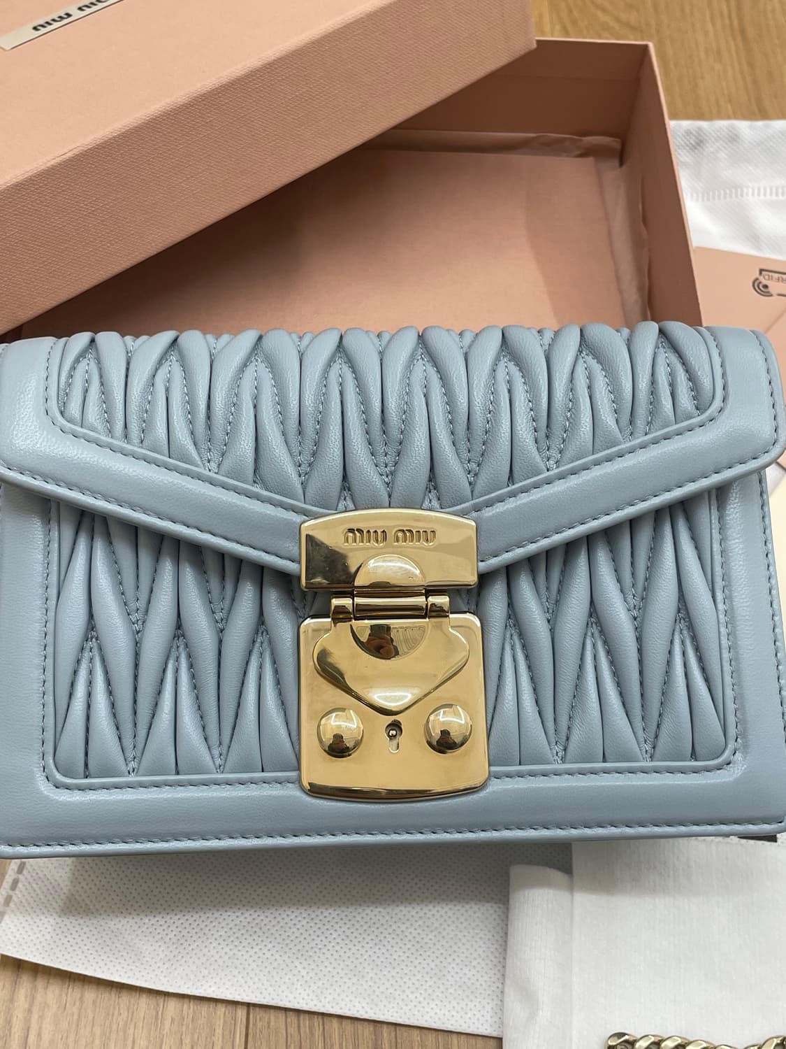 미우미우 마테라쎄 체인 크로스백 상품이미지2