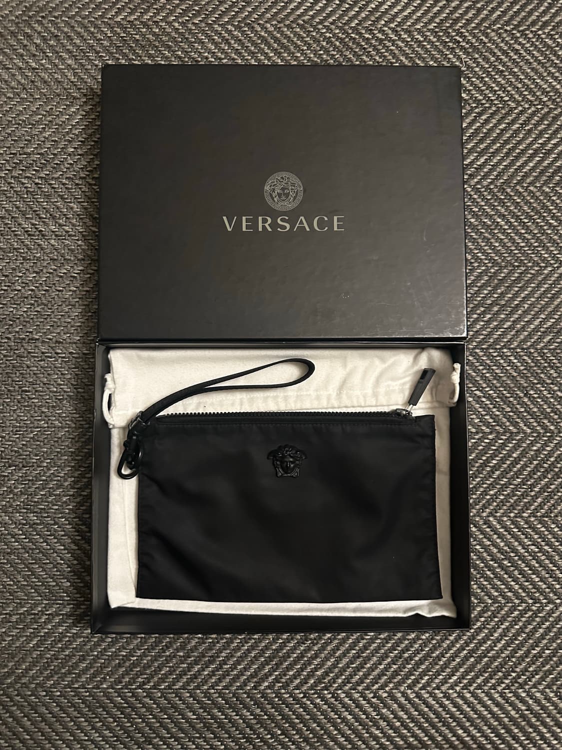베르사체 나일론 메두사 클러치 상품이미지1