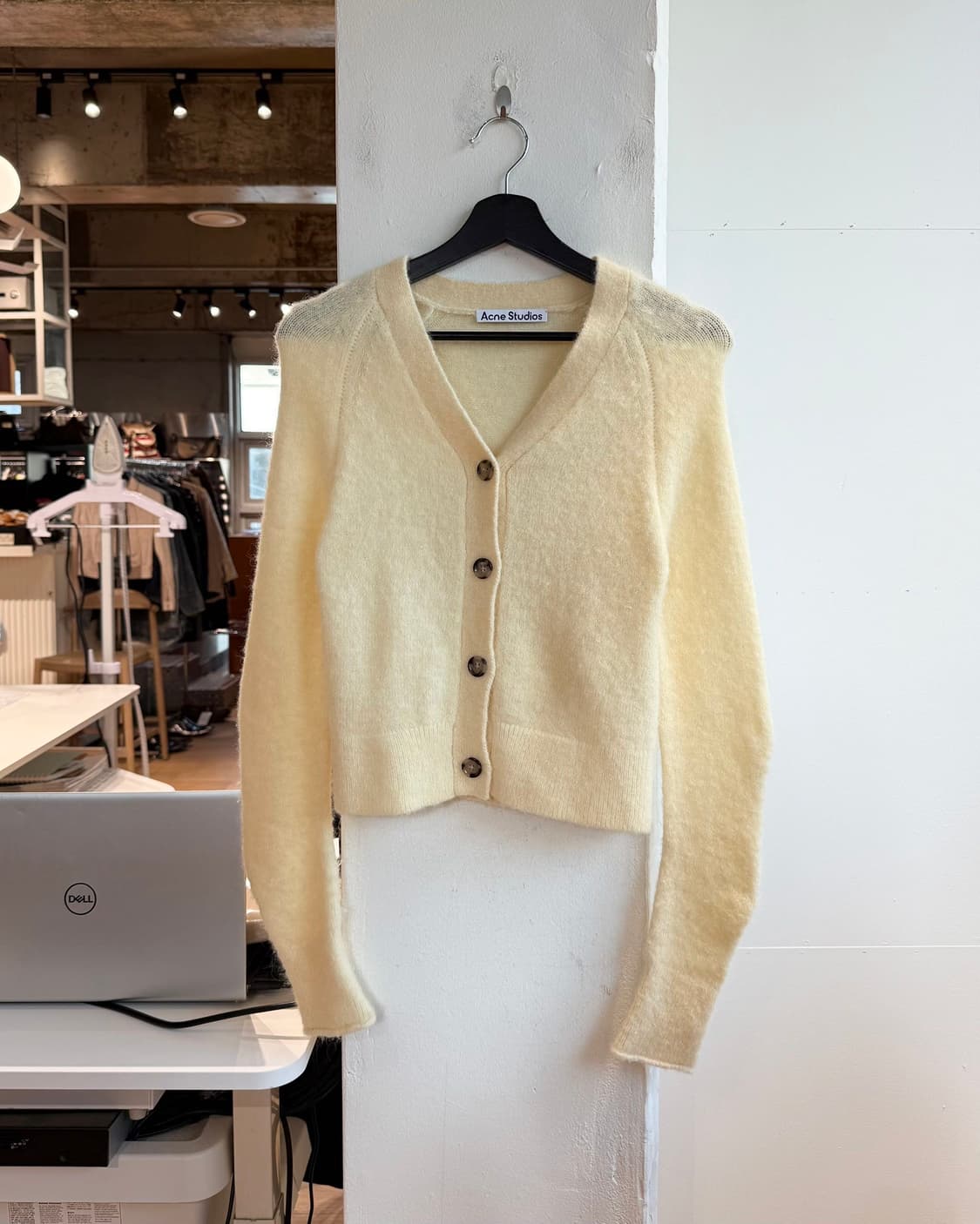 아크네 스튜디오 옐로우 알파카혼방 브이넥 가디건 상품이미지2