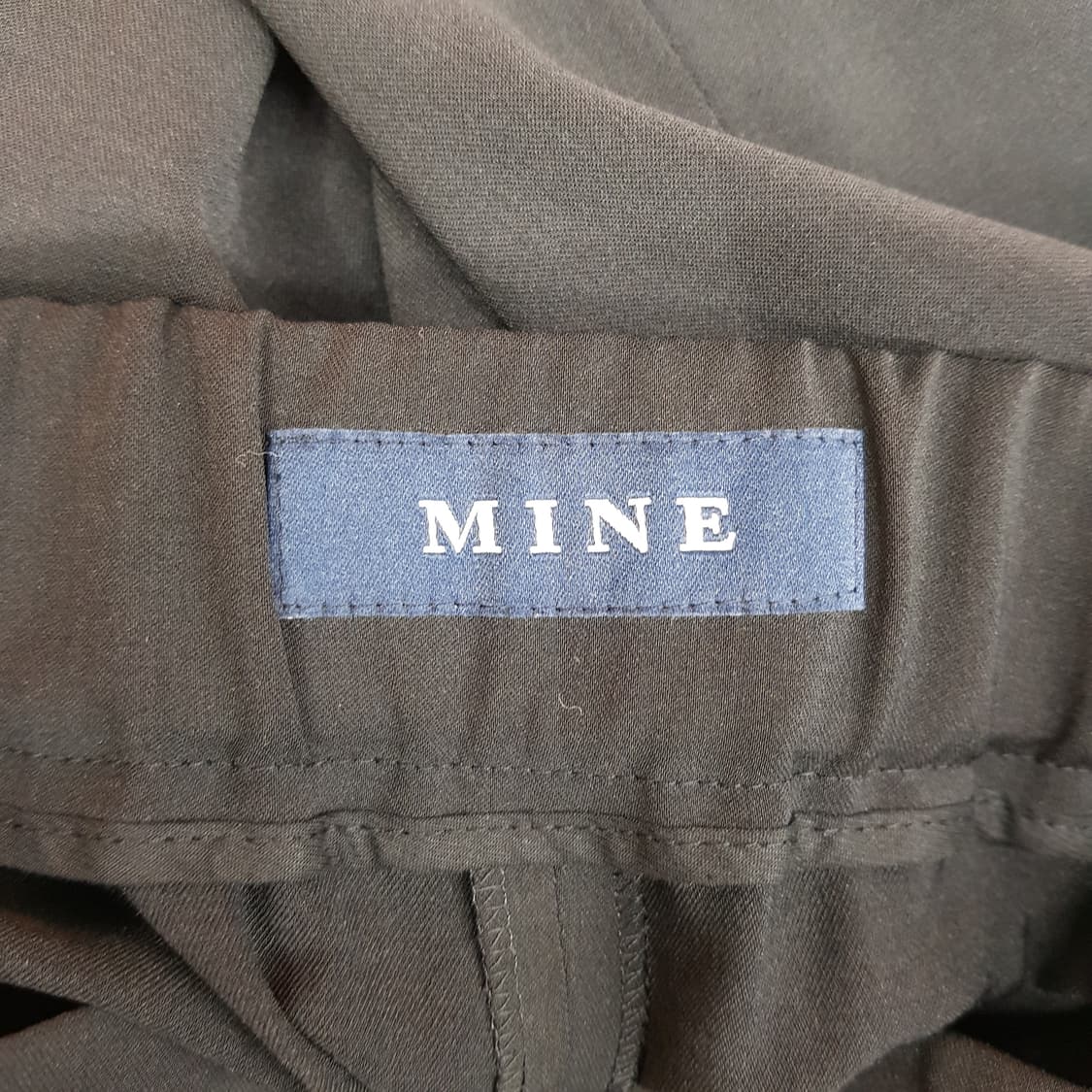 한섬 마인 2024 백밴딩 핀턱 와이드 팬츠 61-90사이즈 상품이미지6