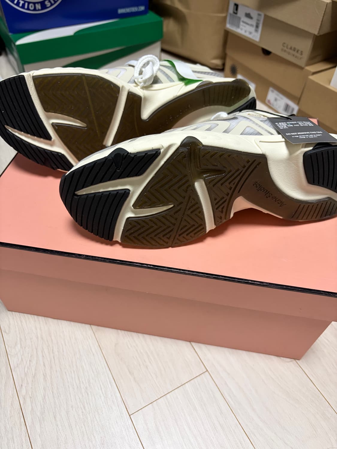 (새상품) 아크네 립스탑 테크니컬 트레이너 화이트(255-260) 상품이미지3