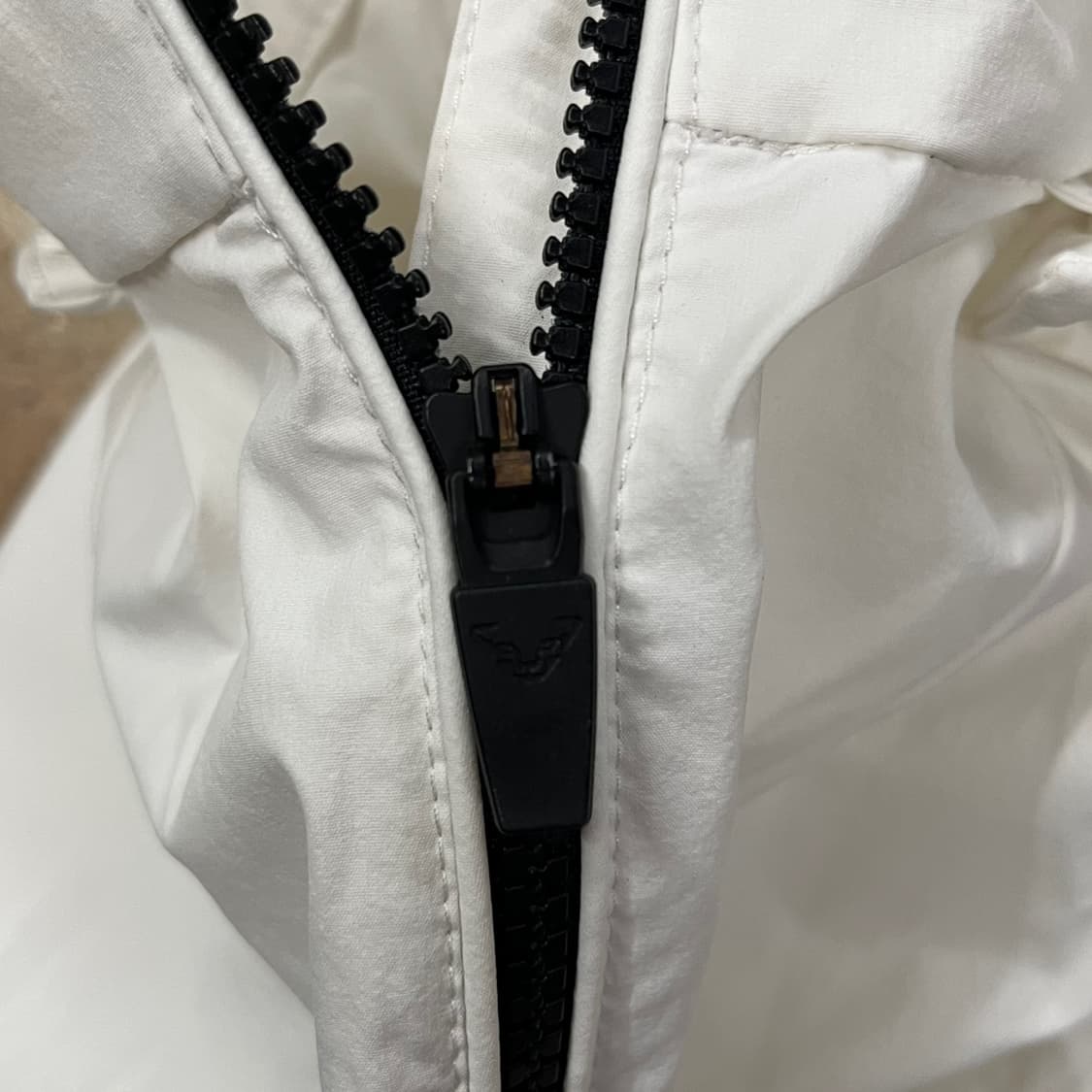 [정품/L] 다이나핏 화이트 바람막이 후드집업 b17 상품이미지9