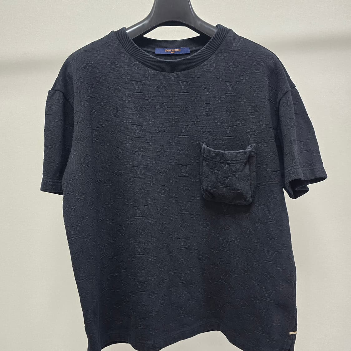 루이비통 시그니처 3D 포켓 모노그램 반팔 티셔츠 s사이즈 판매 상품이미지1