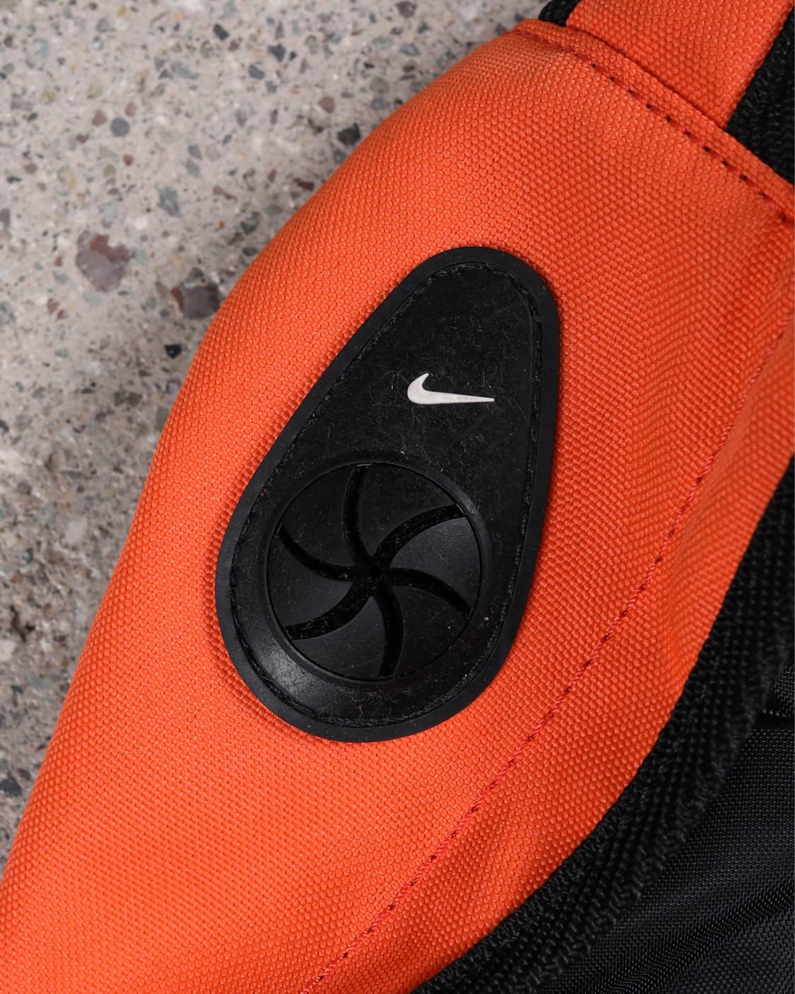 Nike  2000s MP3 Hole Backpack 상품이미지4