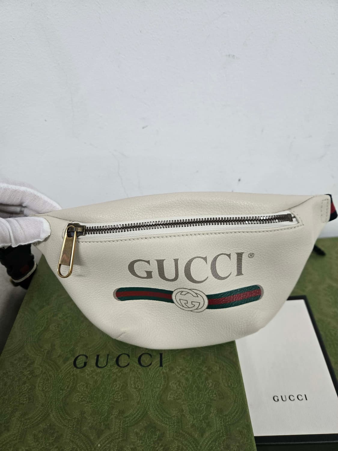 [보증서 정품] 구찌 띠로고 힙색 벨트백 상품이미지4