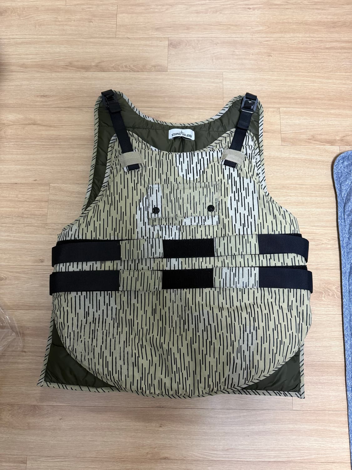 스톤아일랜드 레인카모 유틸리티 프리마로프트 패딩 베스트 상품이미지1