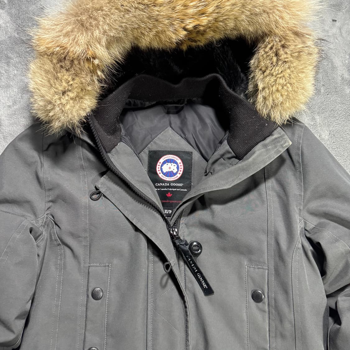 캐나다구스 여성 그레이 롱패딩 상품이미지2