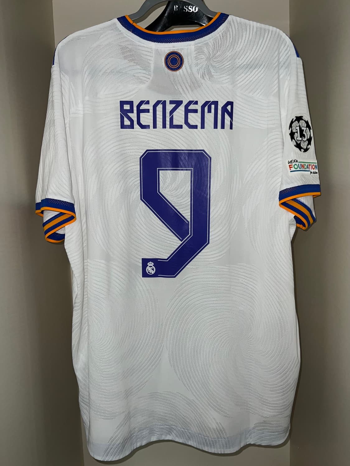 21-22 레알 마드리드 홈 어센틱 반팔 No.9 카림 벤제마 유니폼 상품이미지2