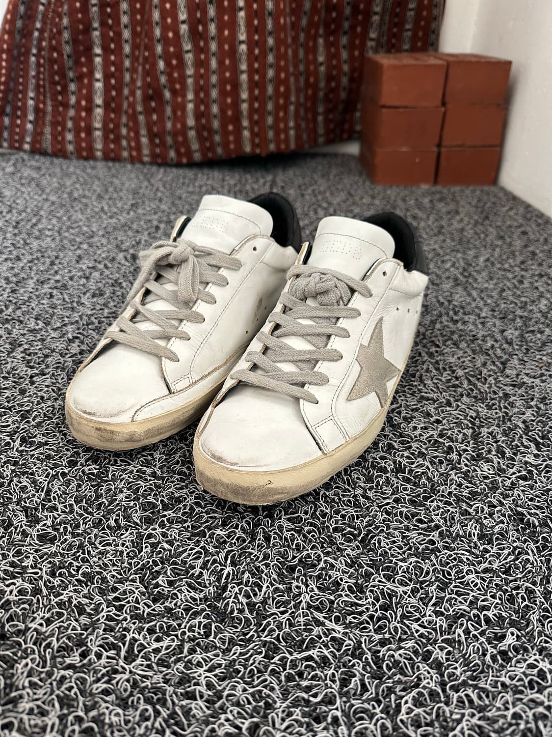 골든구스 슈퍼스타 스니커즈 40사이즈 260mm 상품이미지1