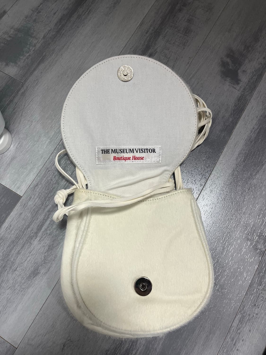 더뮤지엄비지터 가방 상품이미지1