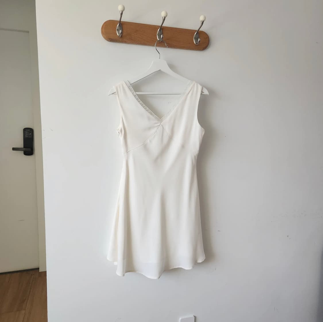 이즈카민 실키 원피스 크림 릿킴 루루서울 아워캐비넷 상품이미지3