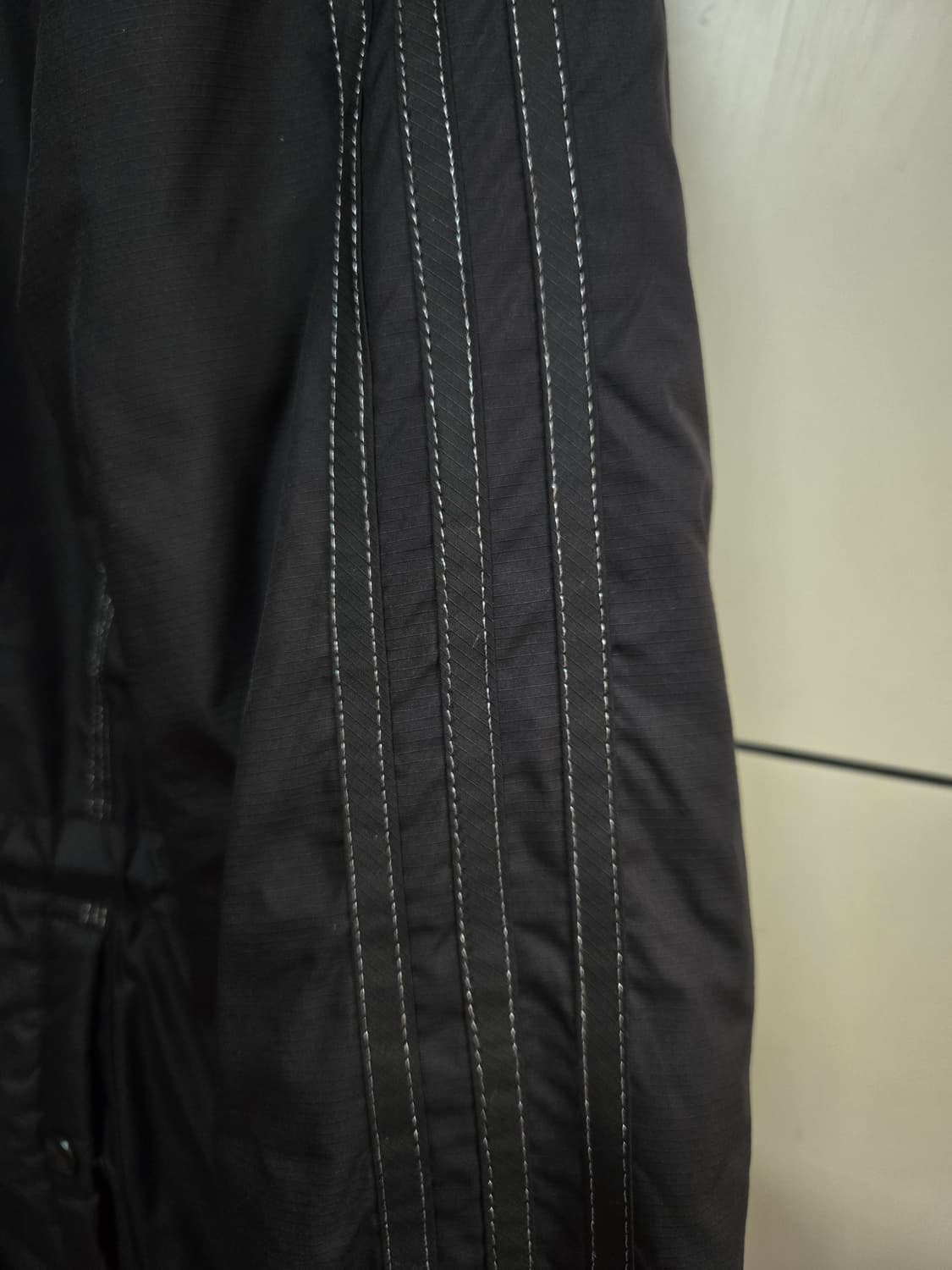 아디다스 월드스쿨 퍼 블랙삼선 점퍼 상품이미지3