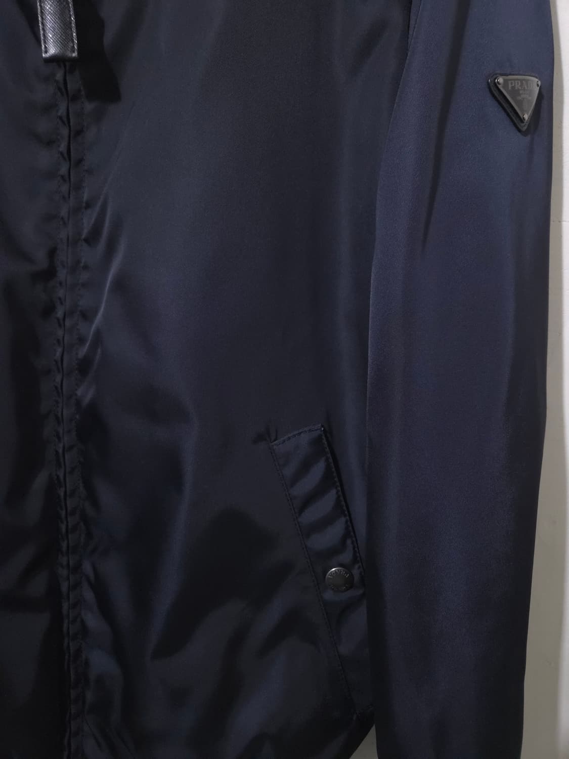 [새상품급] 프라다 삼각로고 봄버 다운 자켓 상품이미지6