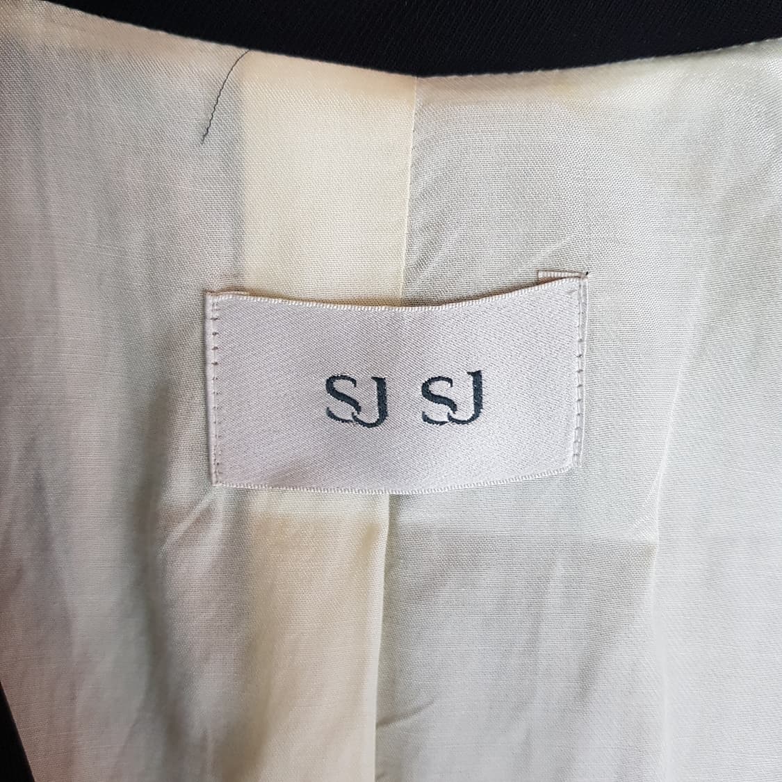 한섬 SJSJ 2022 블랙버튼 테일러드 자켓 XS사이즈 상품이미지8