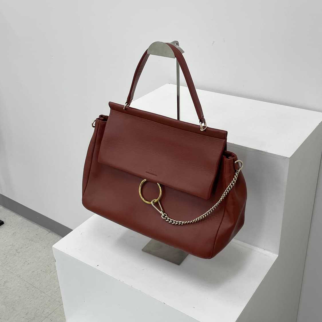 끌로에 페이 라지 브라운 레더 토트백 가방 상품이미지1