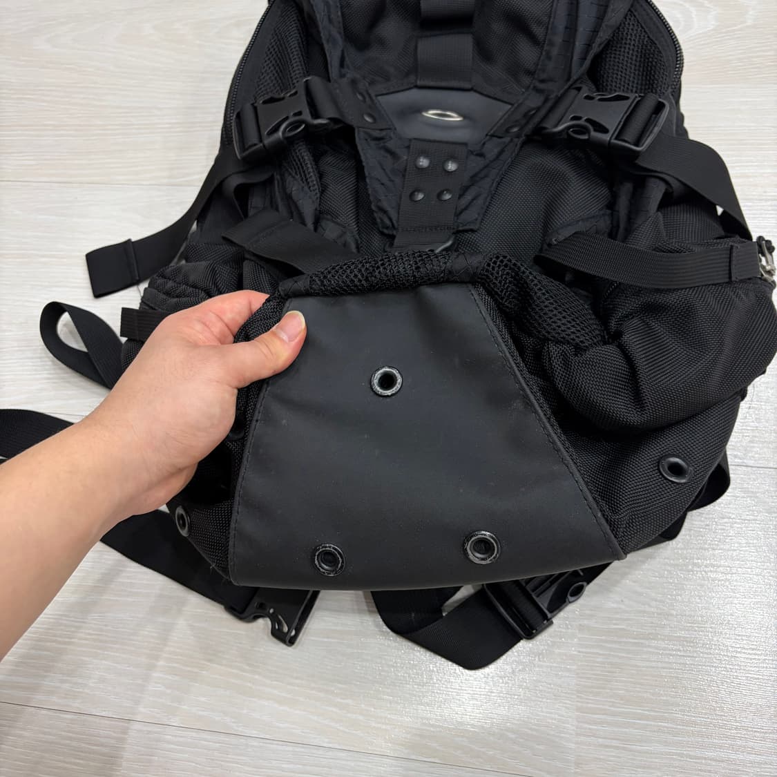 오클리 아이콘 블랙 백팩 가방 상품이미지5